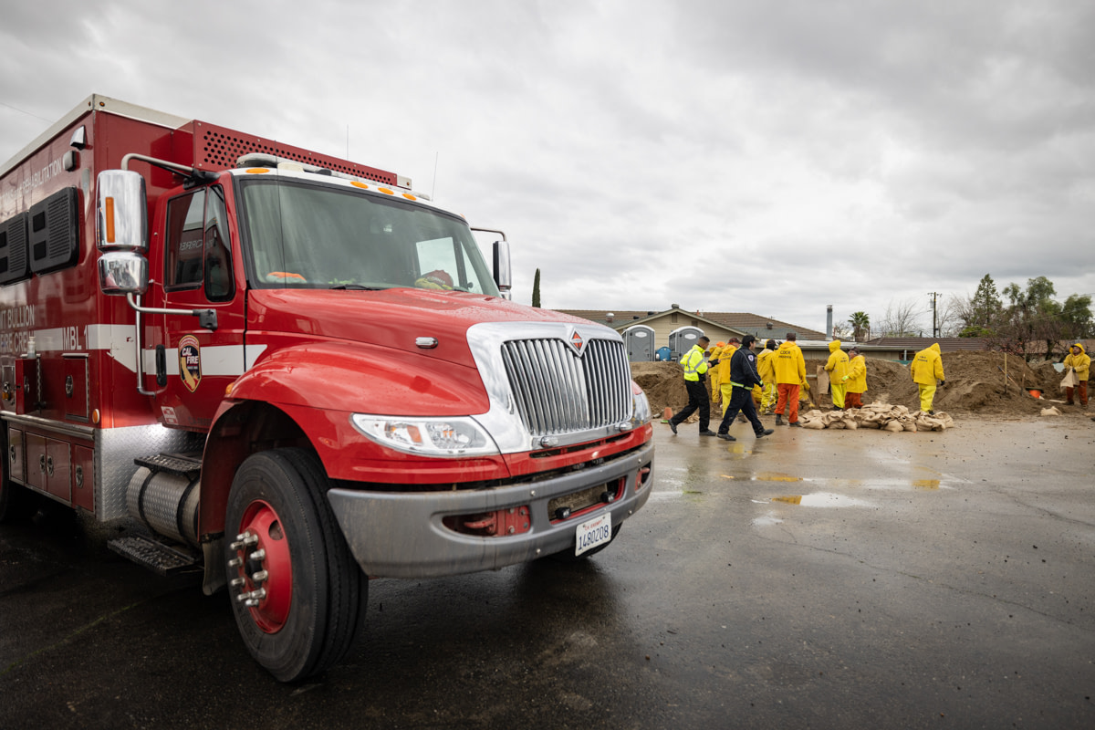 Rescue workers distribute sandbags in preparation for another storm after severe flood levels of up to 26" devastated the small community of 4,000 residents. Planada, California, USA, January 14, 2023. Nikki Ritcher / We Animals