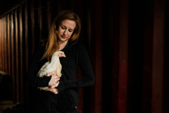 Jill Carnegie, the head of the rescue team with the Alliance to End Chickens as Kaporos, holds one of the chickens rescued from this year's Kaporos ritual. USA, 2022. Victoria de Martigny / We Animals Media Victoria de Martigny / We Animals Media